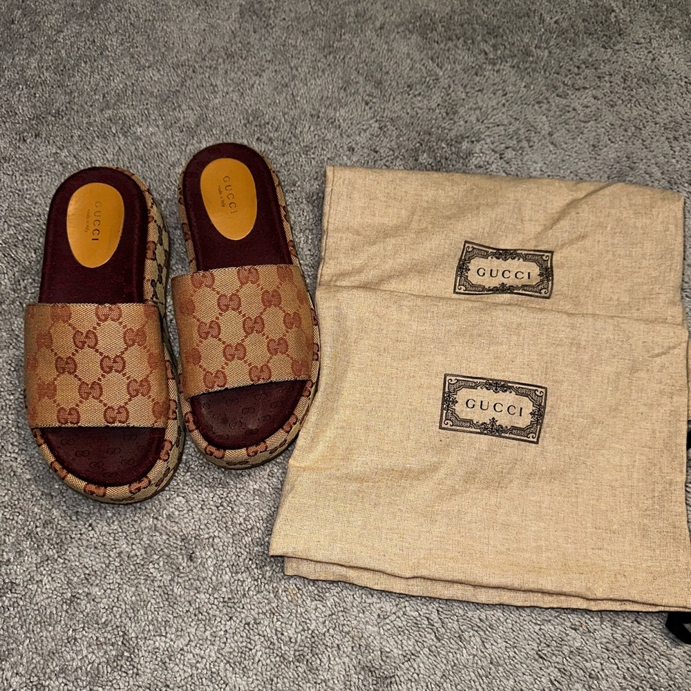 Gucci GG supreme platform sandals size 35.5